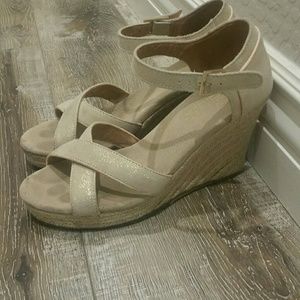 TOMS wedges